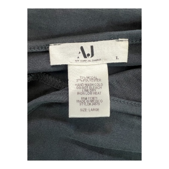 ✨ EUC Amelia James Gray V-Neck Pocket Tee | Size L - Picture 5 of 5